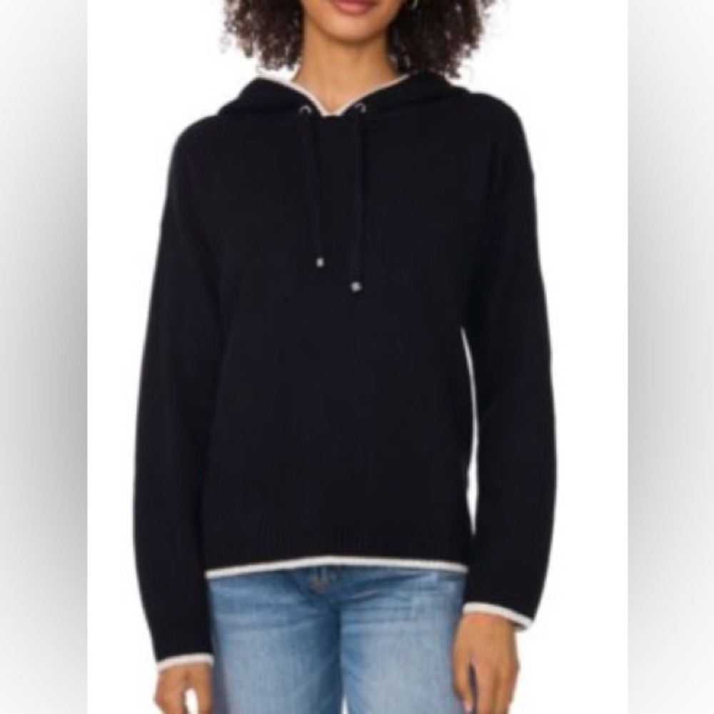 Vince Camuto Tip-Trimmed Pullover Hoodie Hoodie Sweater/Sweatshirt